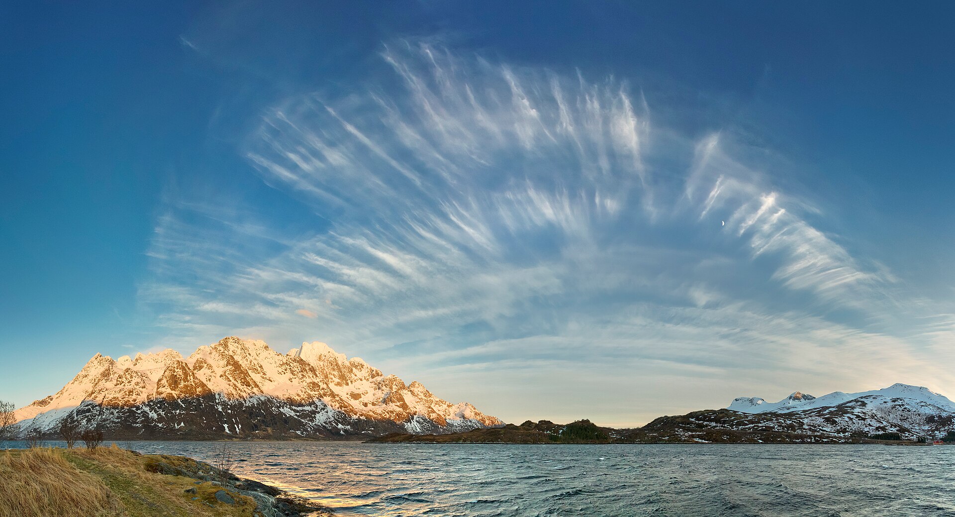 Lofoten, steile Inseln und enge Sunde